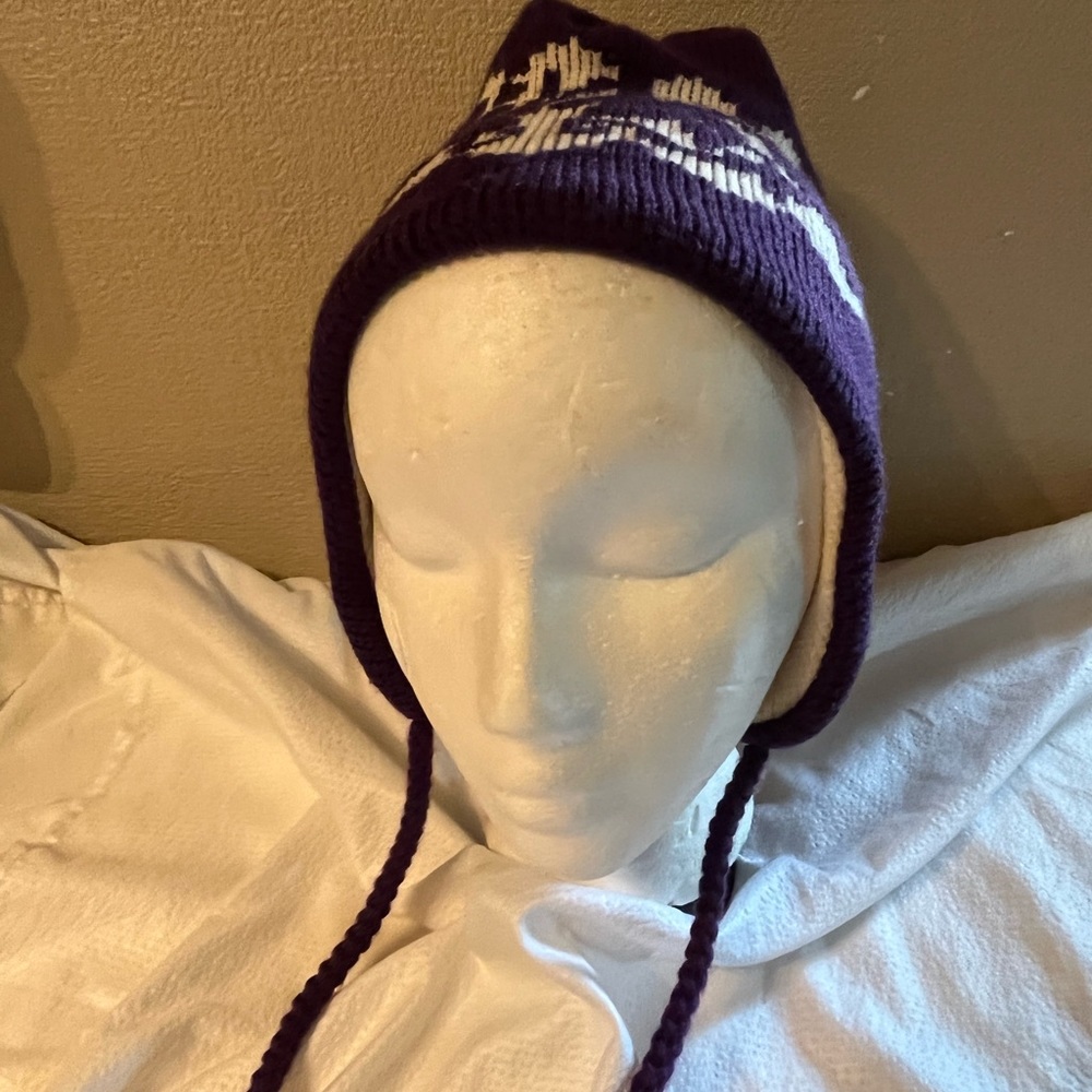 Smiley Wool Hat - Picture 2 of 9